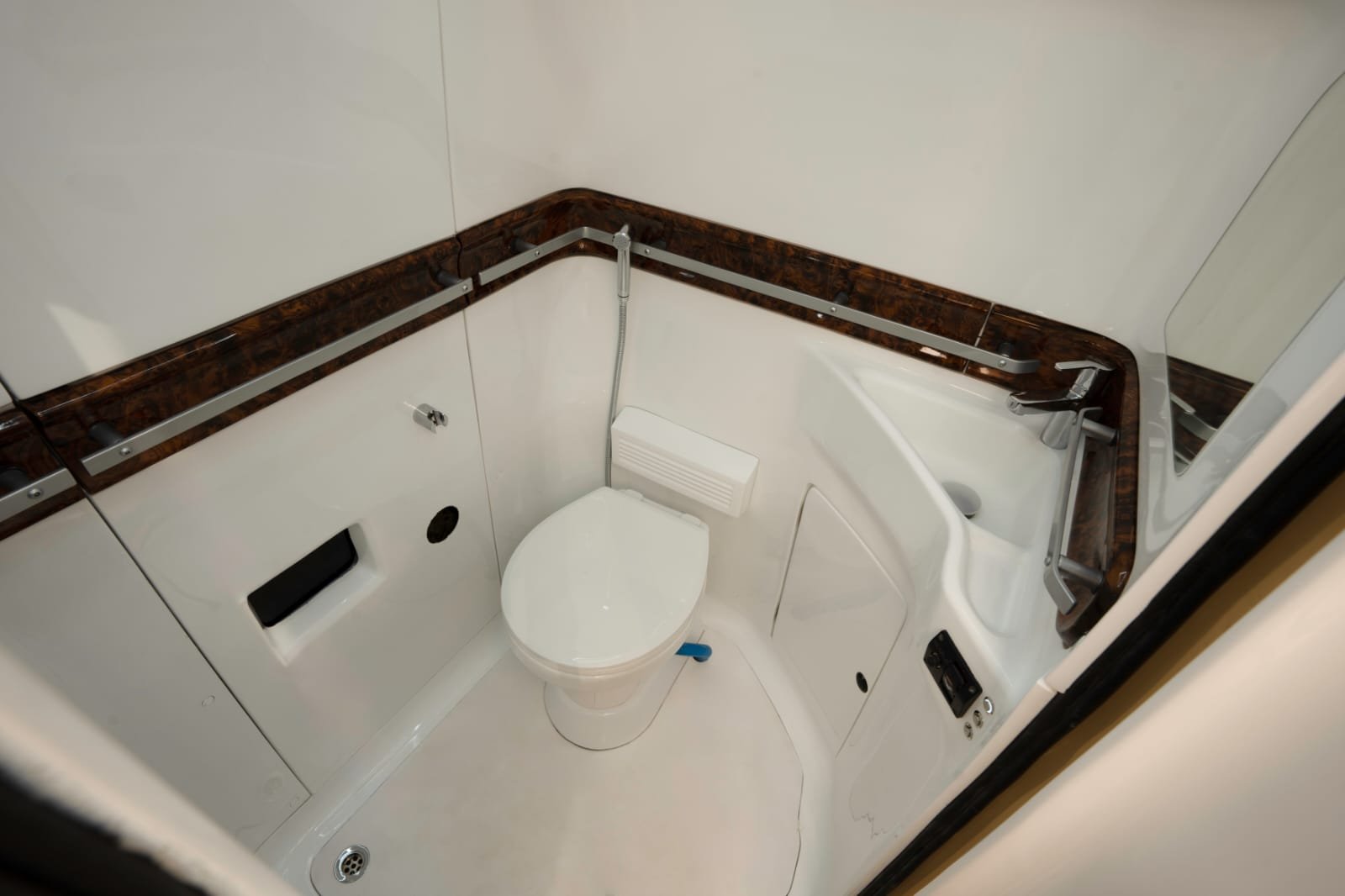 Urbani Caravan Washroom