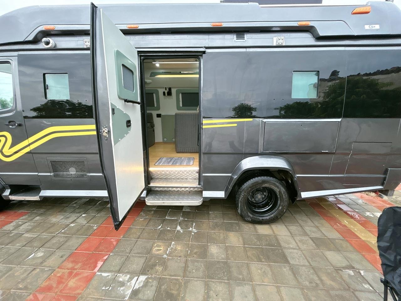 THJ2 Caravan Exterior